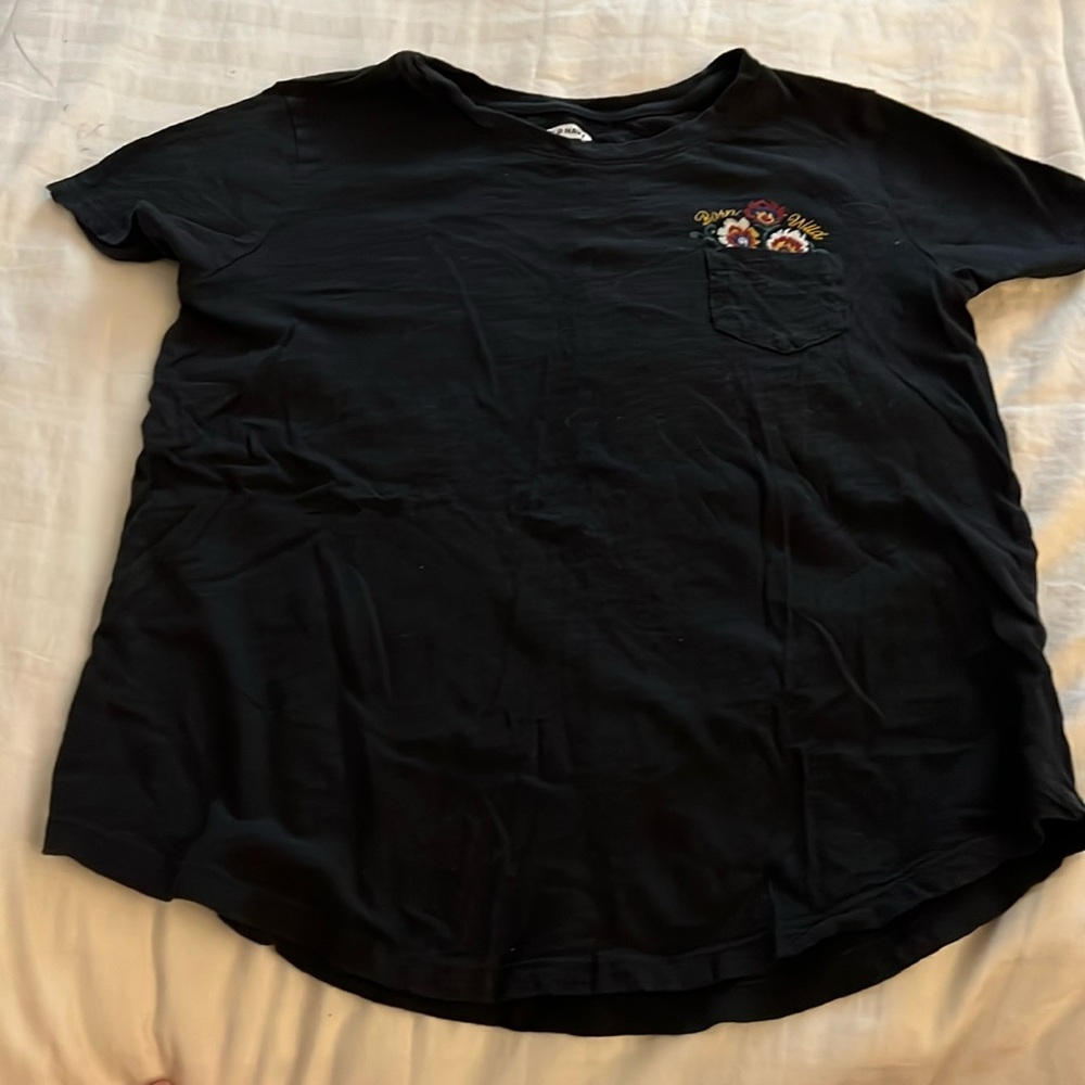 Old Navy Embroidered Born Wild T-shirt Small S Tapered high-low fitted
